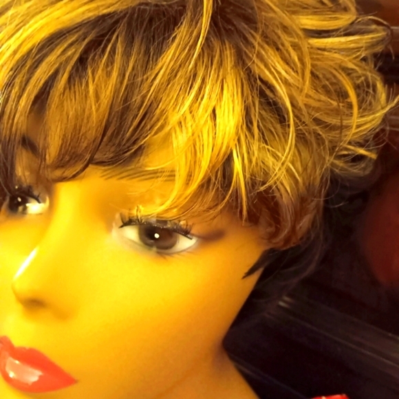 MyBelle Alexa Wig in Beeline Short Assymentrical Bob New with tags - Picture 3 of 7